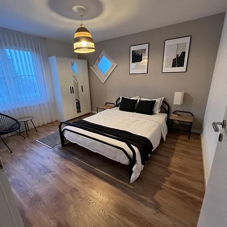 Black&White Apartment Uzwil Extérieur photo