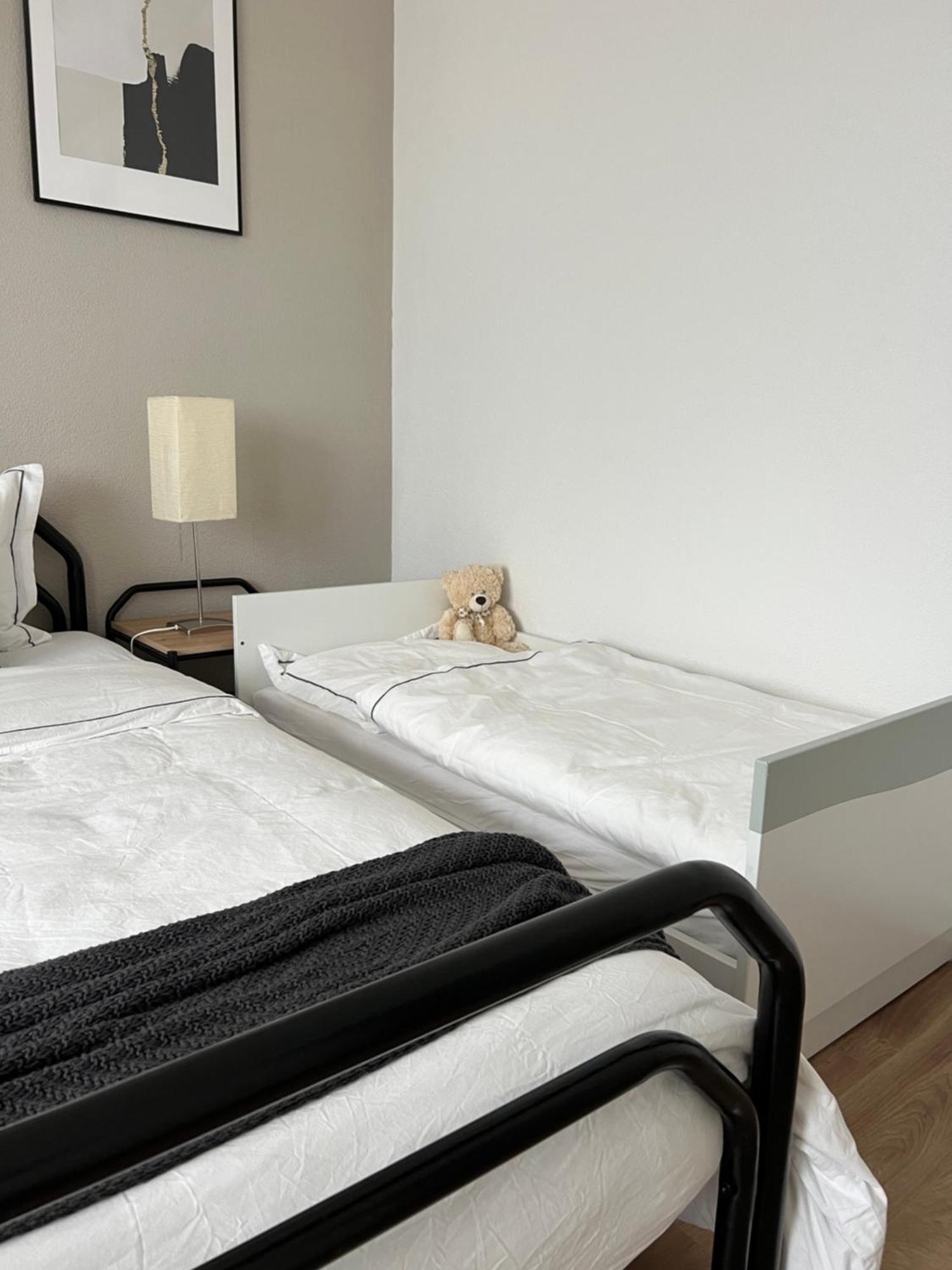 Black&White Apartment Uzwil Extérieur photo
