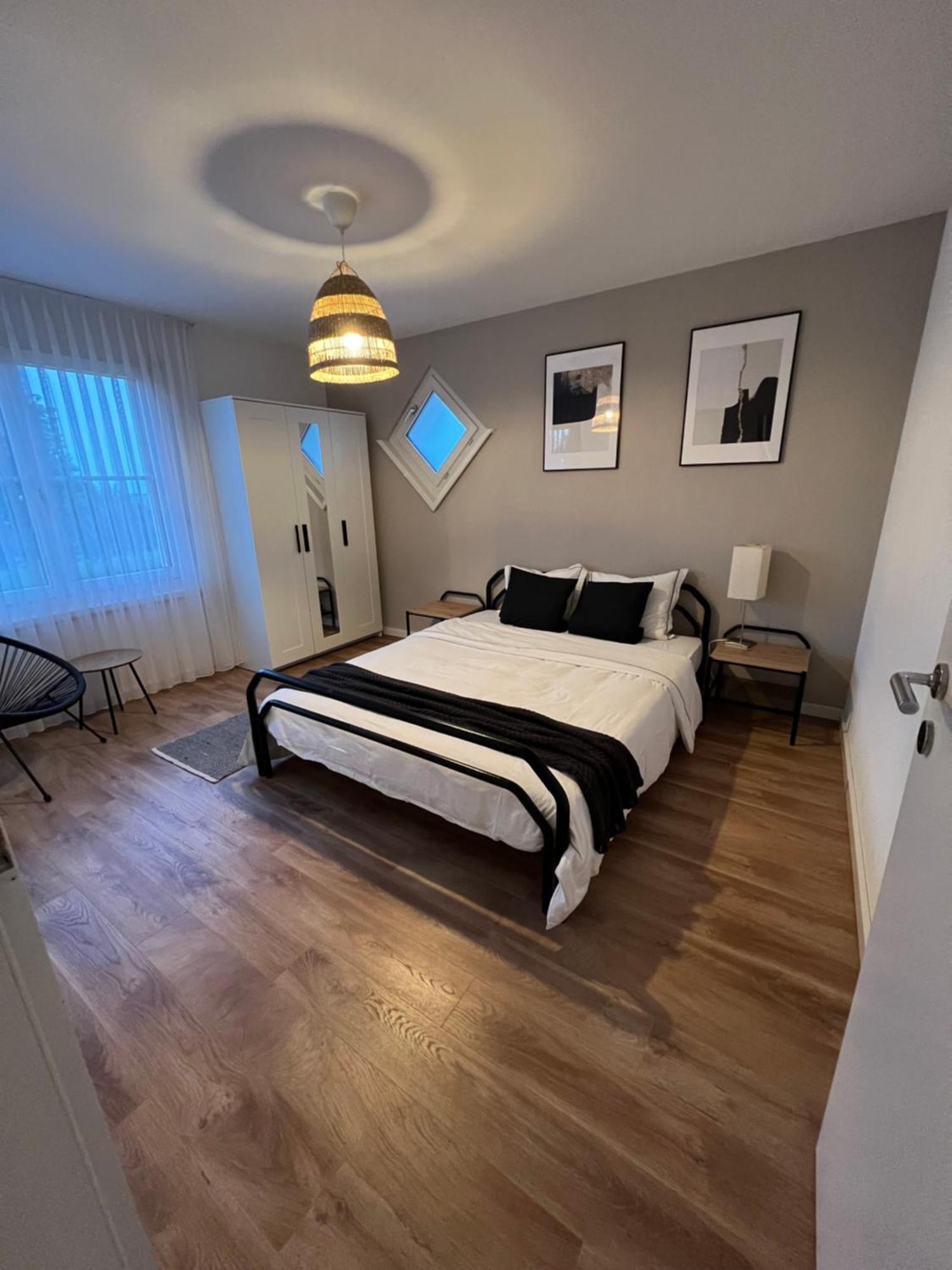 Black&White Apartment Uzwil Extérieur photo