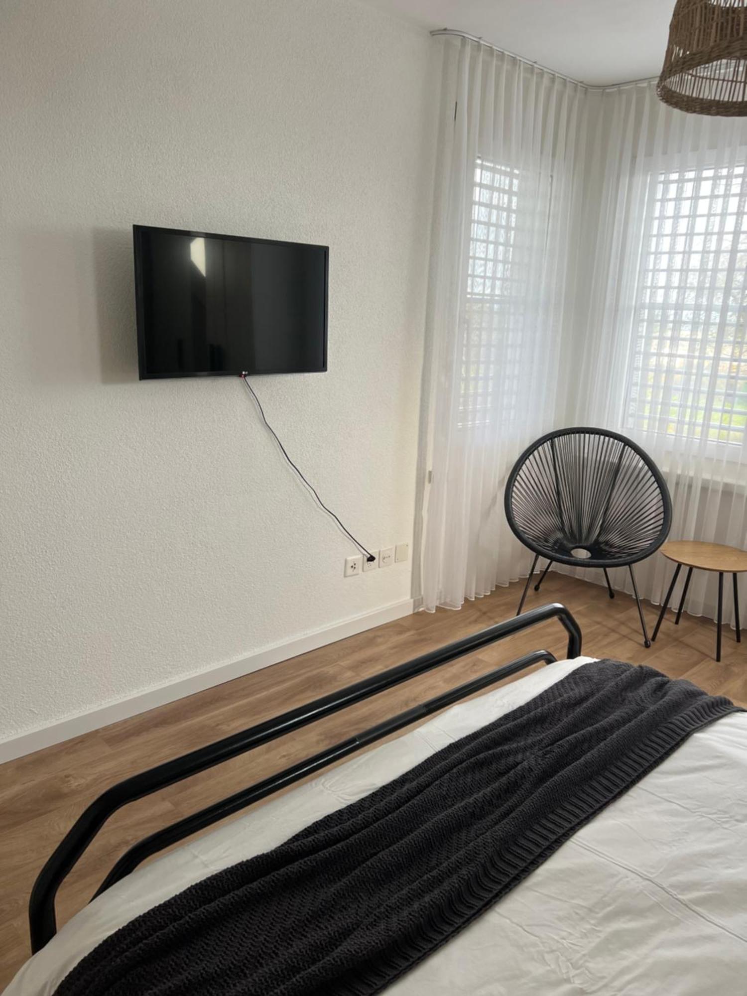 Black&White Apartment Uzwil Extérieur photo
